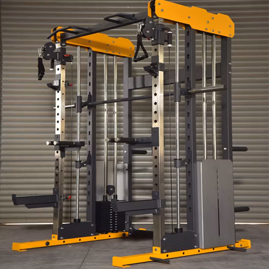 Attrezzature per il body building, macchine per l'allenamento, macchine Smith, macchine per l'allenamento funzionale in palestra